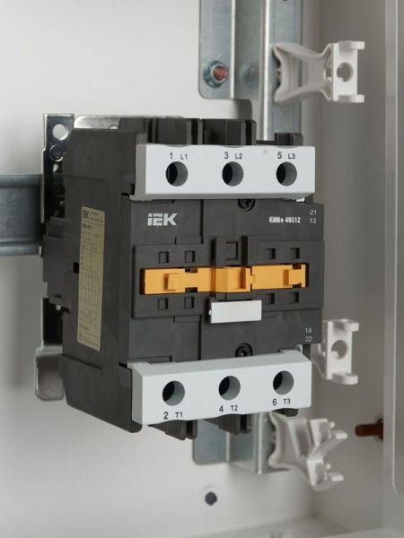 Контактор КМИе-49512 95А 230В/АС3 1НО 1НЗ GENERICA KKME41-095-230-11