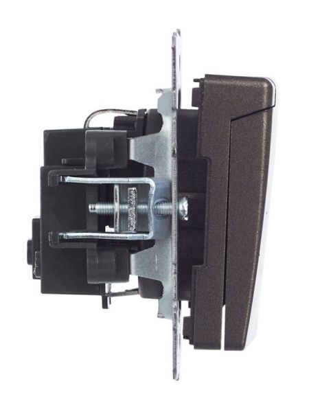 Розетка BRITE РСбш10-3-БрТБ 16А IP20 с заземл. защ. шторки с крышкой механизм бронза IEK BR-R16-16-K45