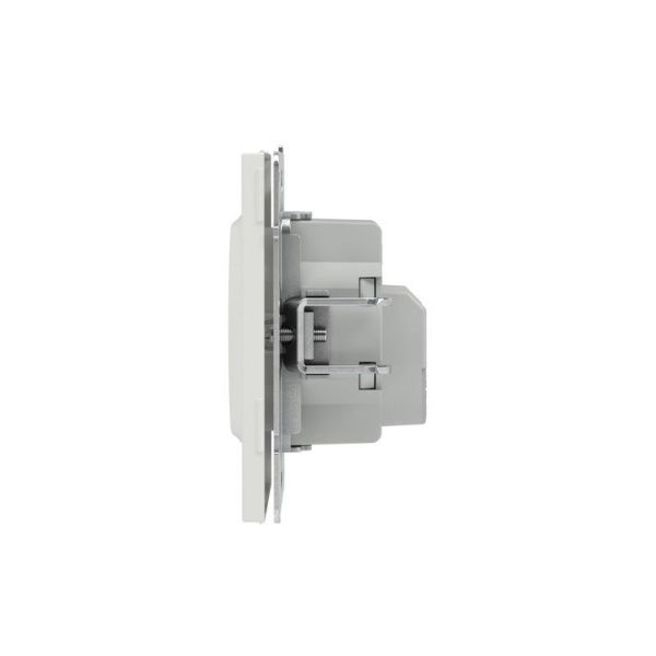Розетка силовая KANT 2P+E защ. шторки бел. песок DKC 7010003