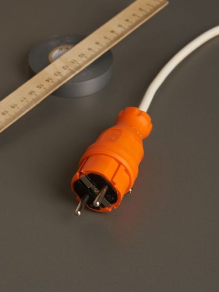 Вилка прямая ОМЕГА ВБп3-1-0м IP44 каучук оранж. IEK PKR01-016-2-K09