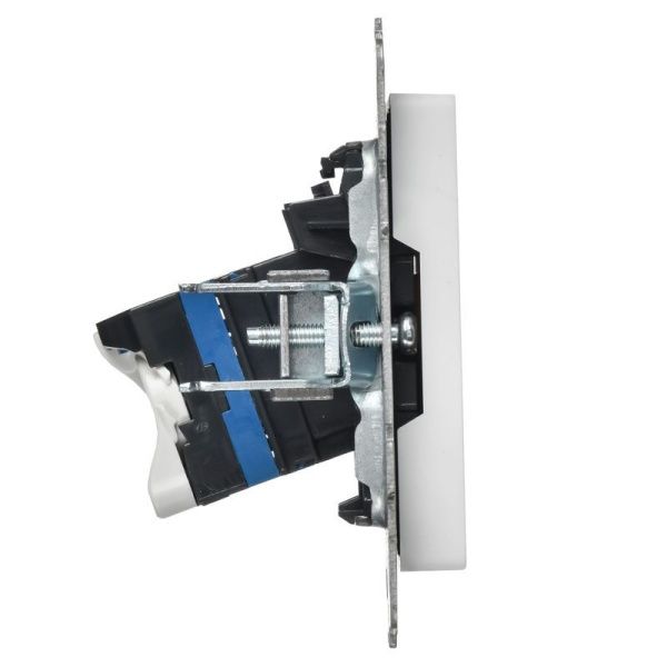 Розетка компьютерная СП BRITE РК10-БрАБ RJ45 кат.5E механизм арктич. бел. IEK BR-K10-1-K91