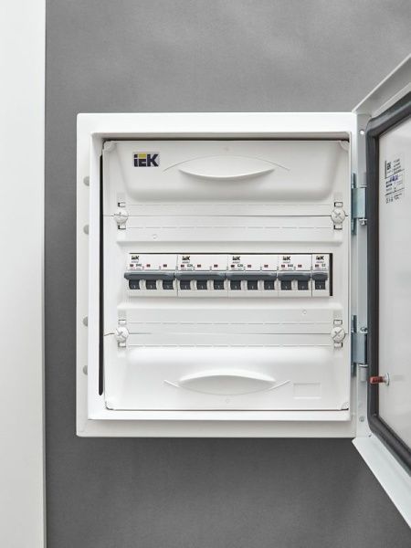 Выключатель автоматический модульный 3п C 25А M06N ARMAT IEK AR-M06N-3-C025