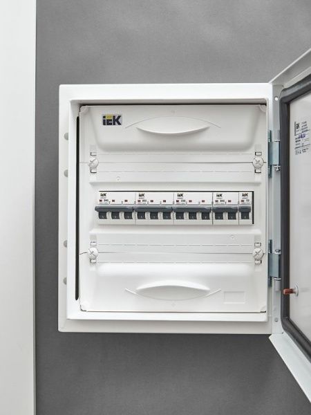 Выключатель автоматический модульный 3п C 50А M06N ARMAT IEK AR-M06N-3-C050