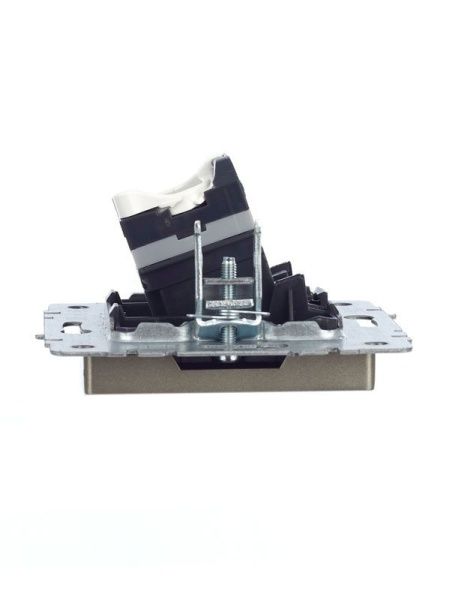 Розетка компьютерная СП RJ45 кат.5E BRITE РК10-БрШ механизм шампань IEK BR-K10-1-K37
