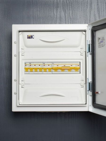 Выключатель автоматический модульный 2п C 40А 4.5кА ВА47-29 KARAT IEK MVA20-2-040-C