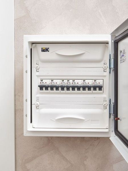 Выключатель автоматический модульный 1п B 16А M06N ARMAT IEK AR-M06N-1-B016