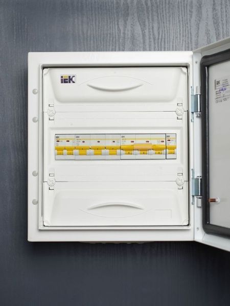 Выключатель автоматический модульный 3п C 125А 15кА ВА47-150 KARAT IEK MVA50-3-125-C
