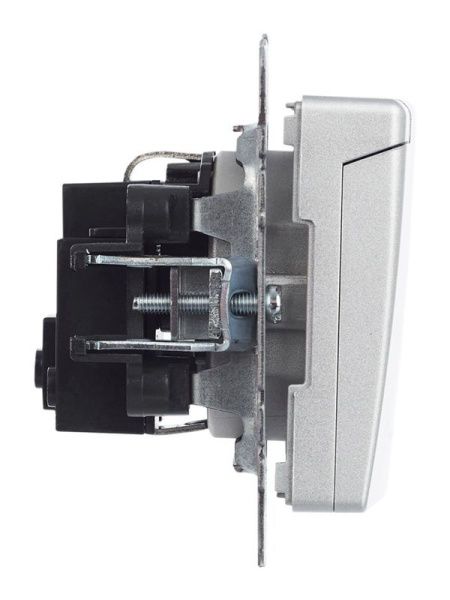 Розетка BRITE РСбш10-3-БрА 16А IP20 с заземл. защ. шторки с крышкой механизм алюм. IEK BR-R16-16-K47