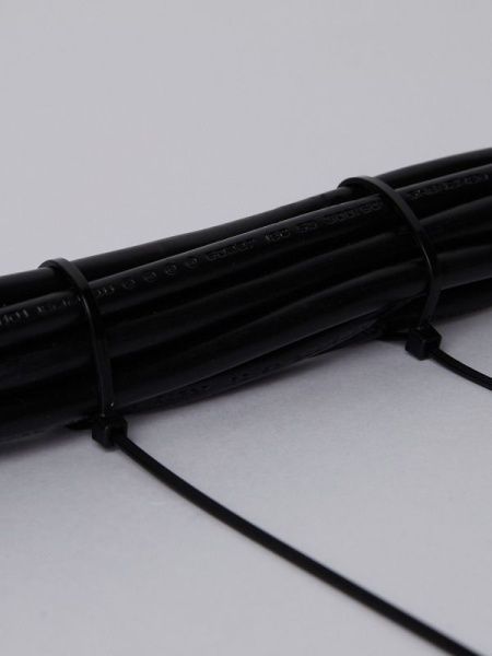 Хомут кабельный 2.5х250 нейл. черн. (уп.100шт) IEK UHH32-D025-250-100