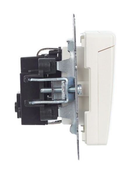 Розетка BRITE РСбш10-3-БрЖ 16А IP20 с заземл. защ. шторки с крышкой механизм жемчуж. IEK BR-R16-16-K36