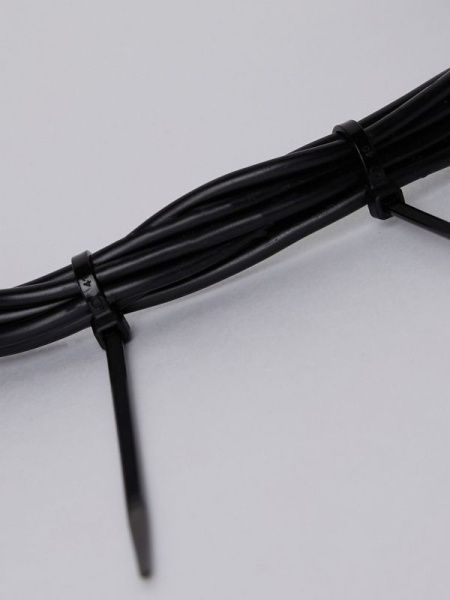 Хомут кабельный 2.5х150 нейл. черн. (уп.100шт) IEK UHH32-D025-150-100