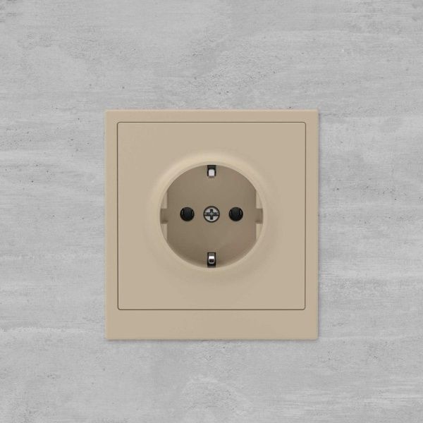 Розетка силовая KANT 2P+E без шторки ванильн. марципан DKC 7015033